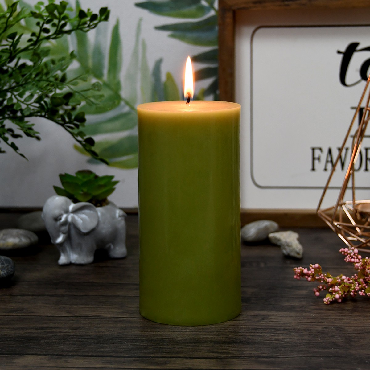 Green 2025 pillar candles