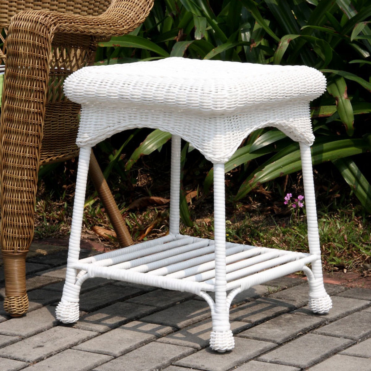 outdoor white wicker patio furniture end table